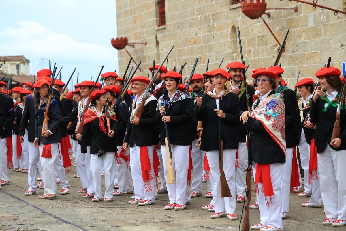 El desfile de la compañía Jaizkibel, en imágenes