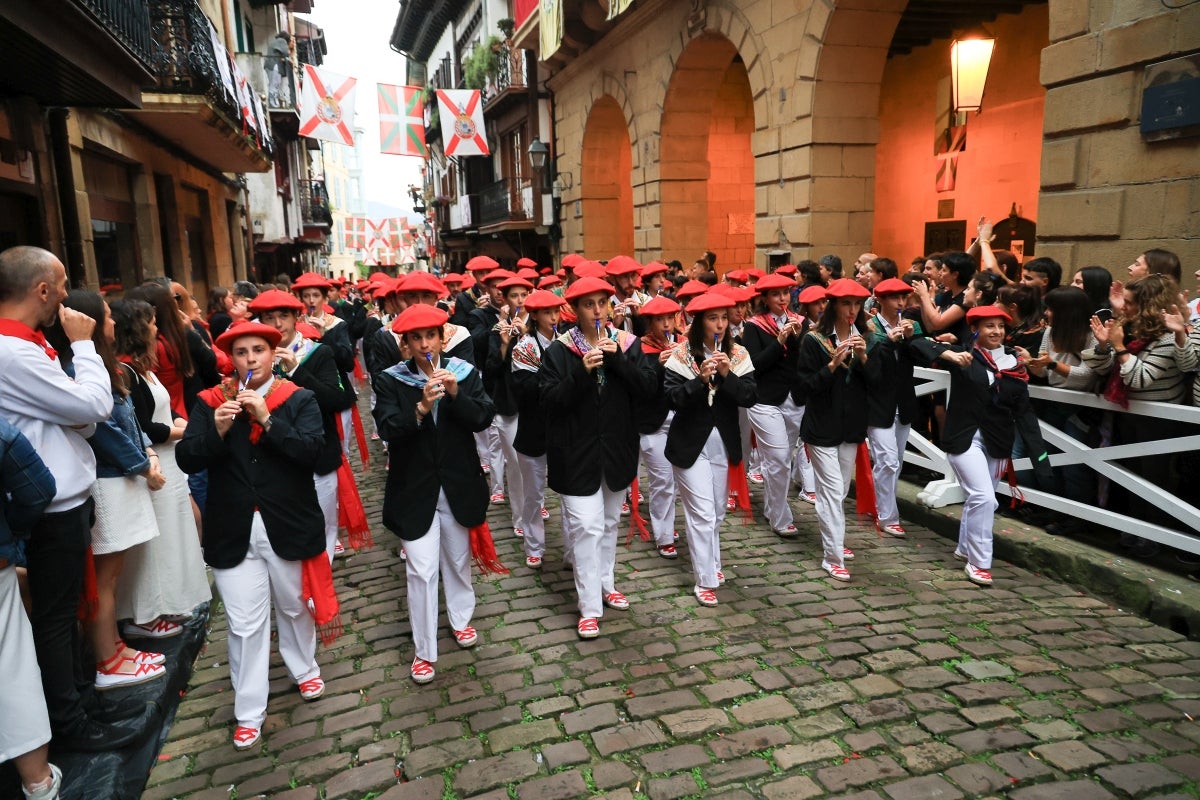 El desfile de la compañía Jaizkibel, en imágenes