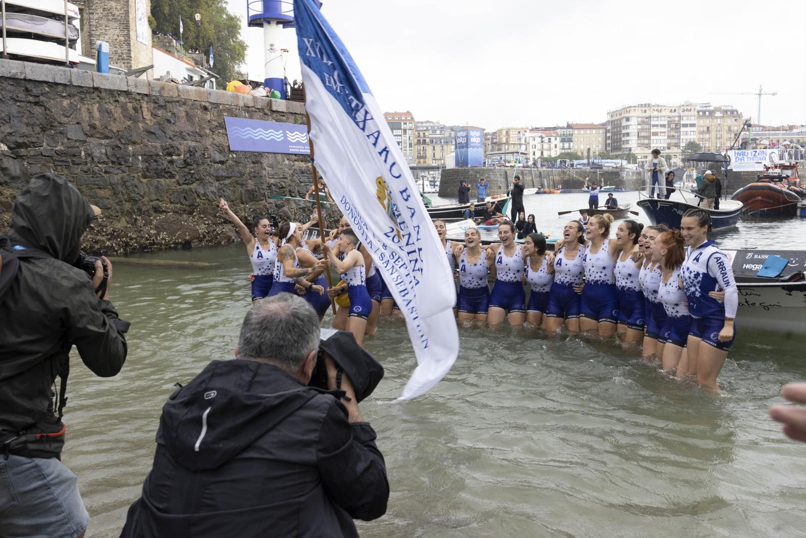 Arraun Lagunak logra su tercera Bandera de La Concha