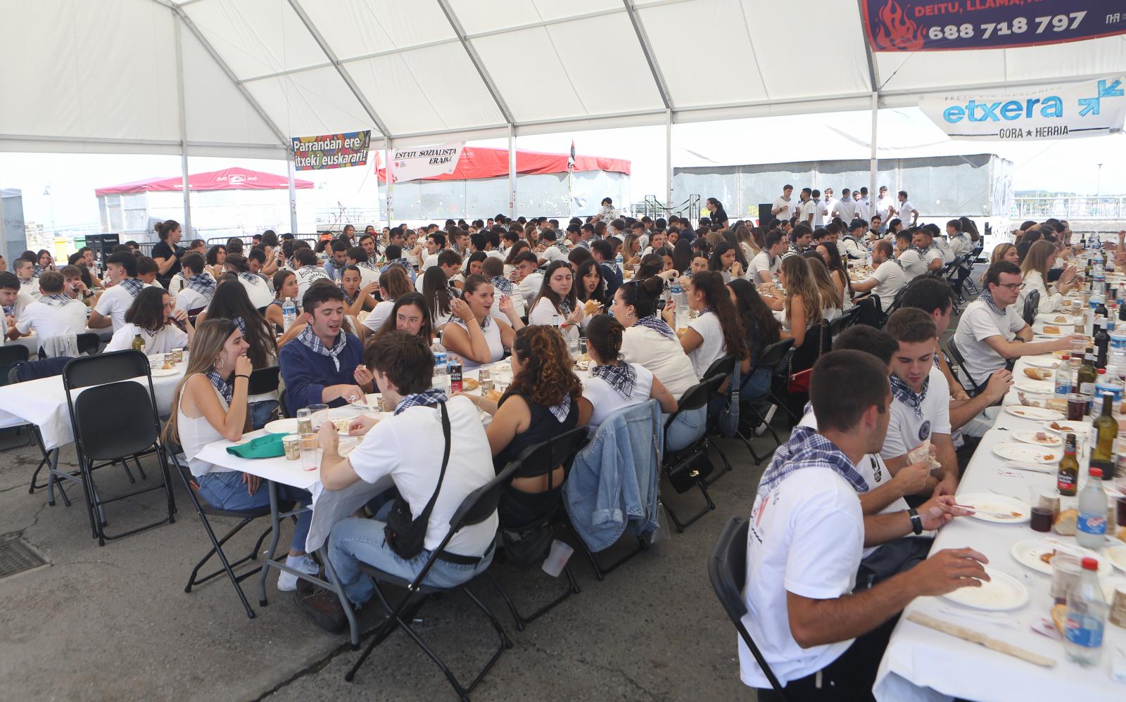 Buen ambiente en la comida de las cuadrillas y la de los jubilados