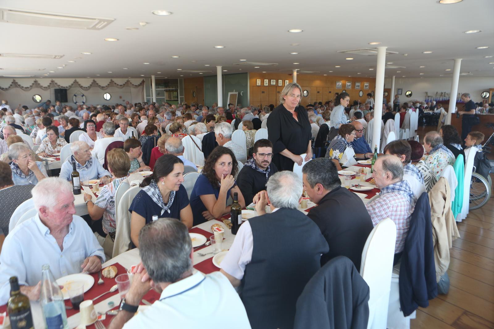 Buen ambiente en la comida de las cuadrillas y la de los jubilados