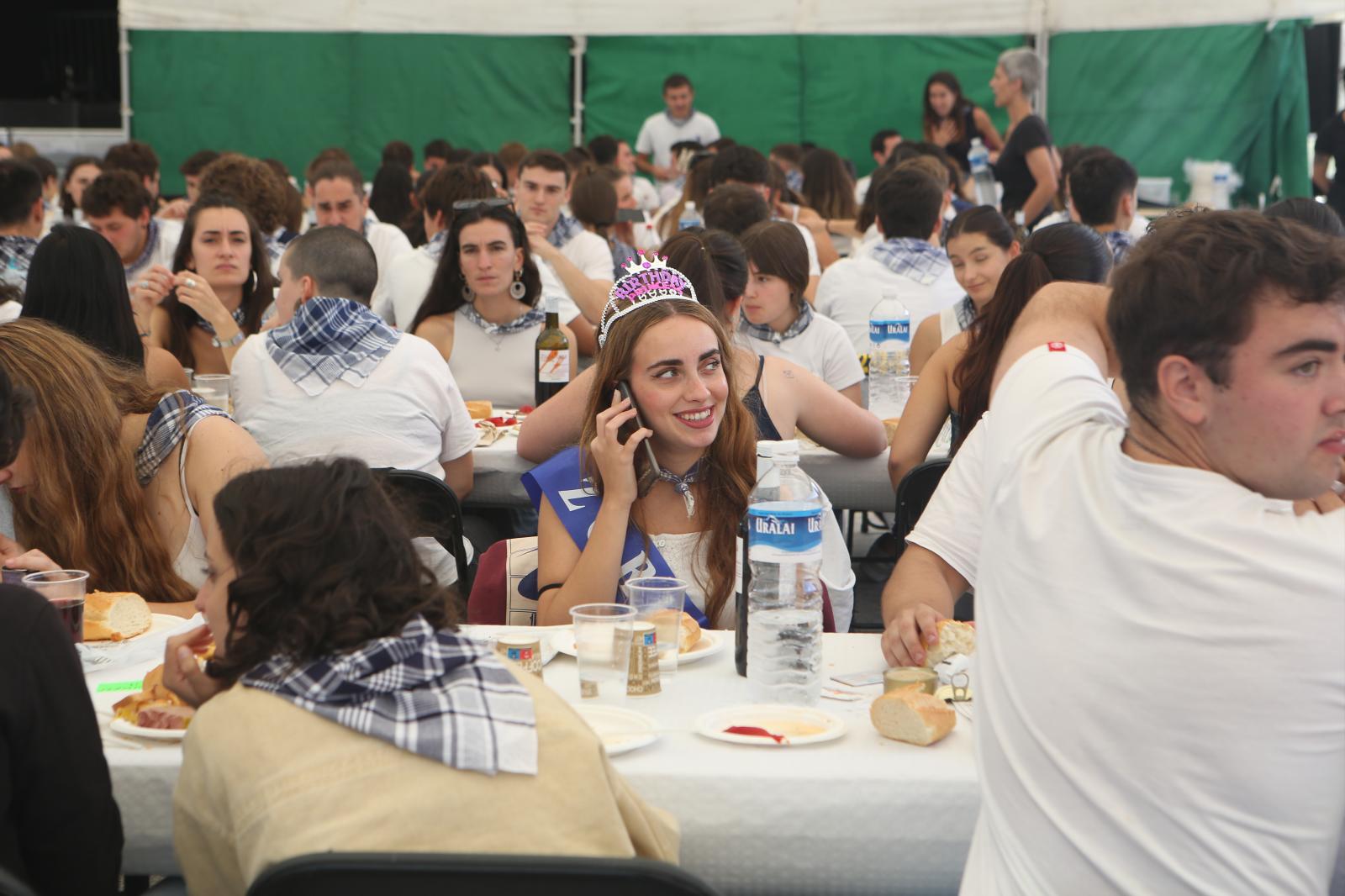 Buen ambiente en la comida de las cuadrillas y la de los jubilados