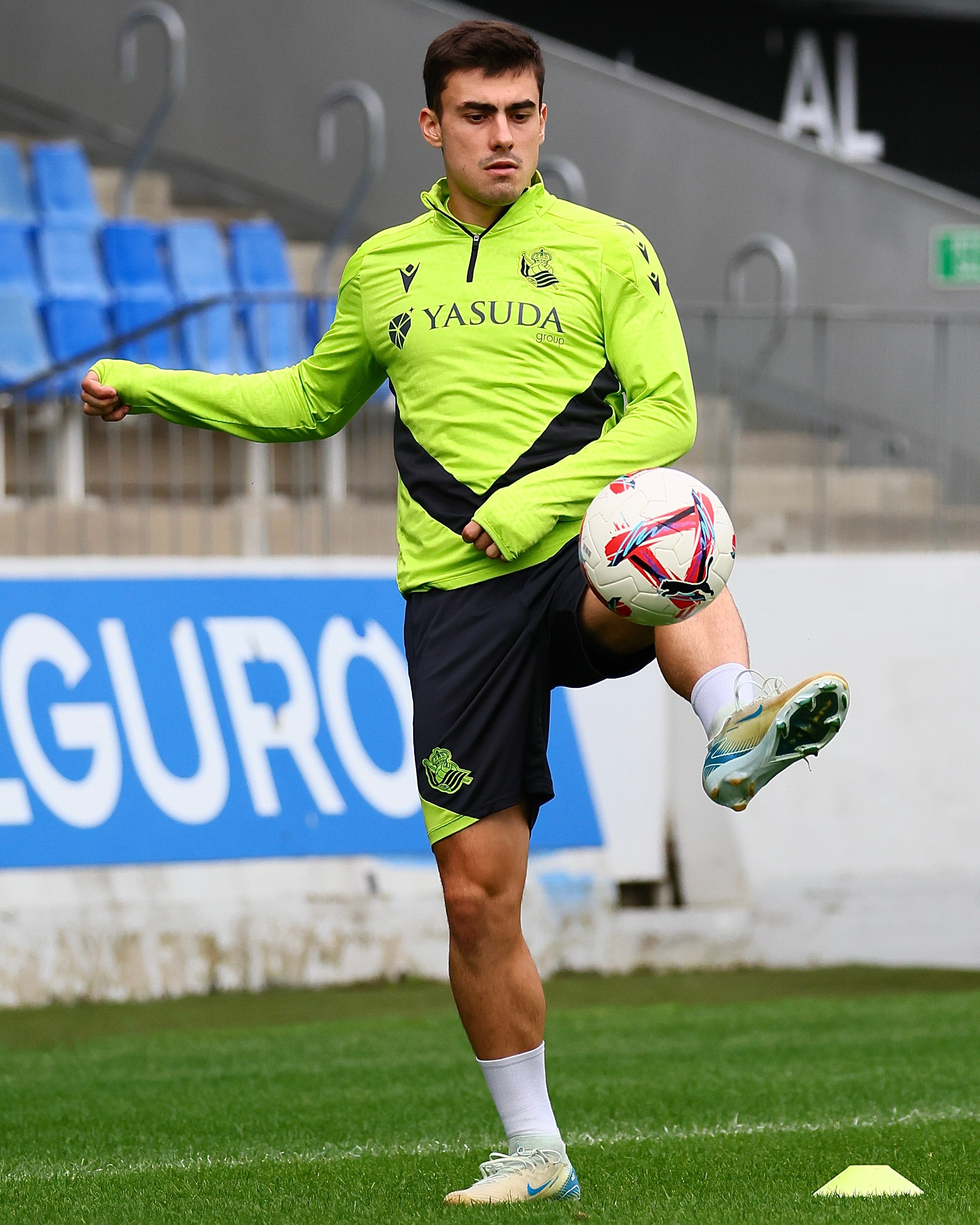 Oskarsson, Aguerd y Barrene enriquecen el entrenamiento