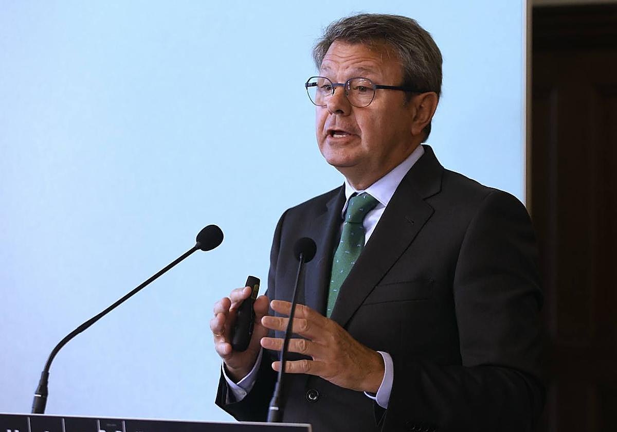 Santano dice que el informe sobre la conexión del TAV con Navarra podría estar concluido para finales de año