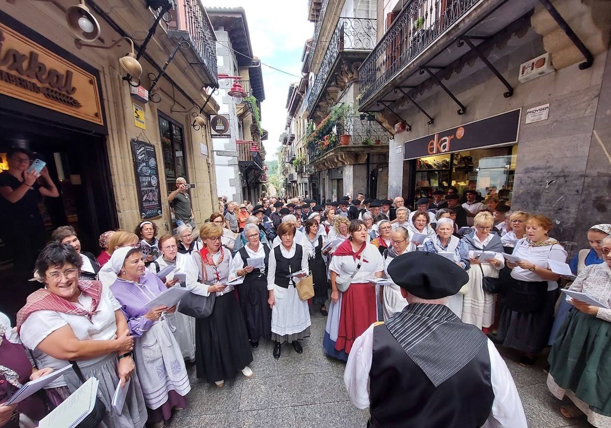 Kalez kale kantari saldrá el sábado a las doce del mediodía por las calles del Casco Histórico.