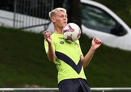 Óskarsson en un entrenamiento en Zubieta.