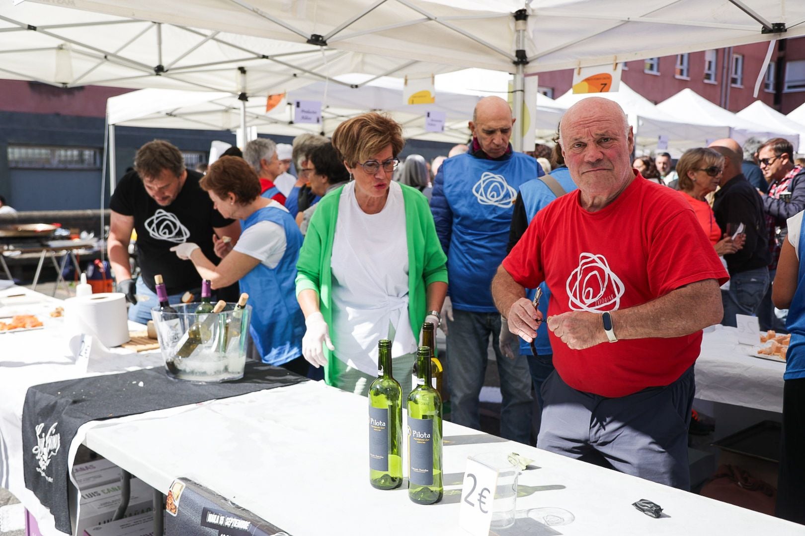 Buen ambiente en la fiesta gastronómica solidaria de Zaporeak