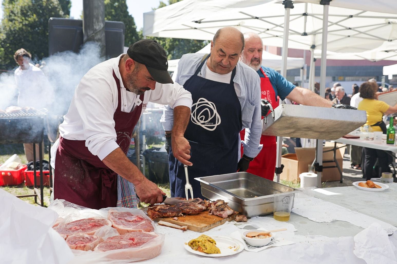 Buen ambiente en la fiesta gastronómica solidaria de Zaporeak