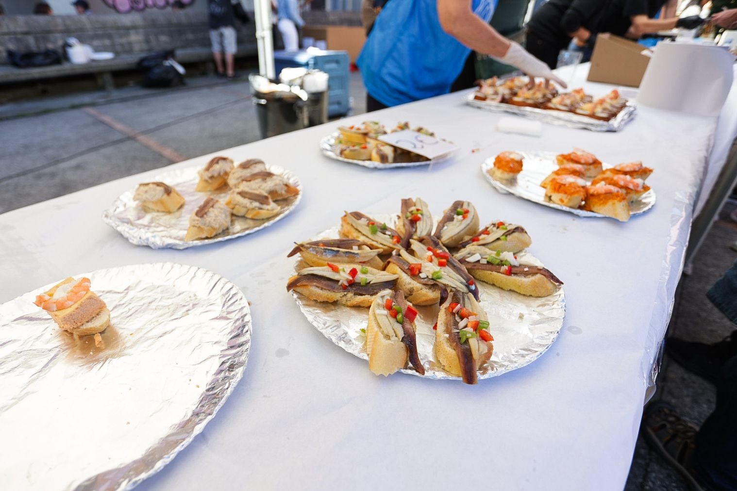 Buen ambiente en la fiesta gastronómica solidaria de Zaporeak