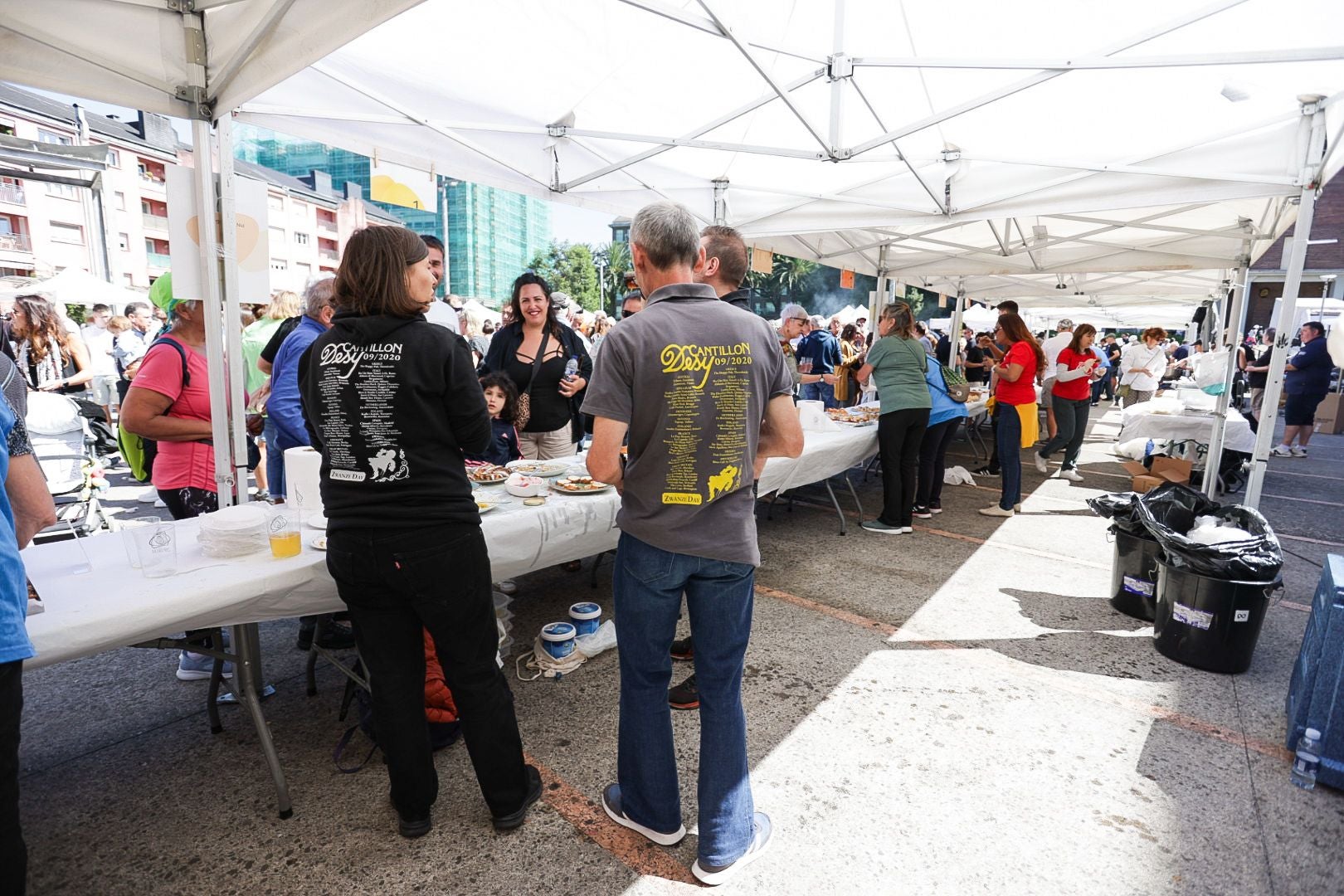 Buen ambiente en la fiesta gastronómica solidaria de Zaporeak