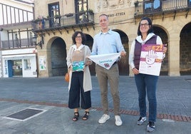 La edil de Cultura, Ana Pozas, el alcalde Jorge Segurado y la responsable de Igualdad, Ainhoa Ostolaza.