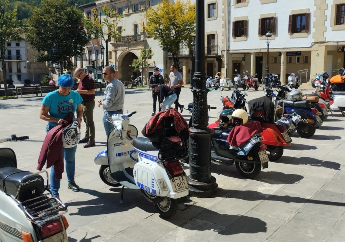 Conservadores de las clásicas Vespas y Lambrettas