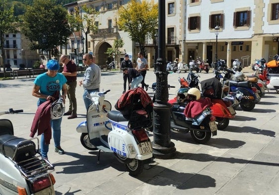 Conservadores de las clásicas Vespas  y Lambrettas