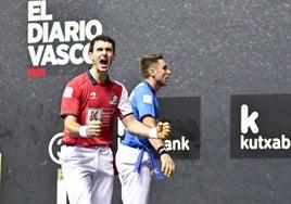 Jokin Altuna celebra un tanto en la final del año pasado, ante Peio Etxeberria en Bilbao.