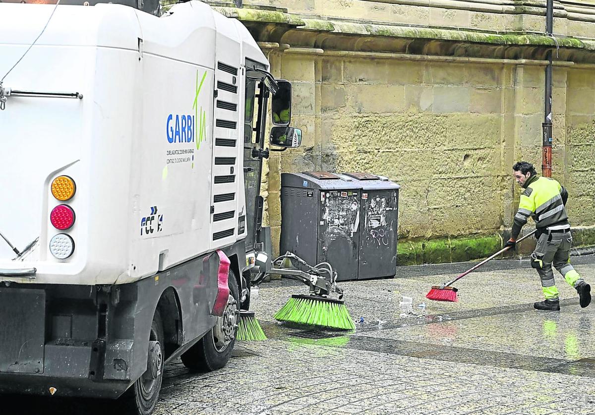 La UTE compuesta por FCCy Serbitzu se encargarán de la limpieza viaria de la ciudad durante la próxima década.