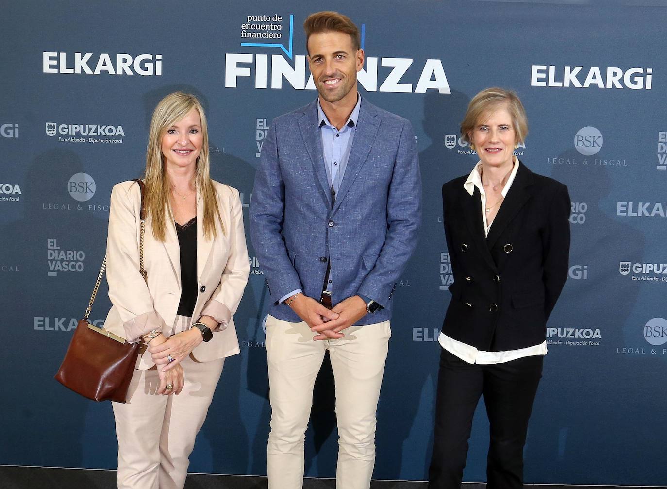 Isabel Cortadi (directora de Eventos de DV), Iosu Larrarte (Relaciones Institucionales de DV) y Amaia Ros (responsable del área de Cuentas y Publicidad Institucional de DV)