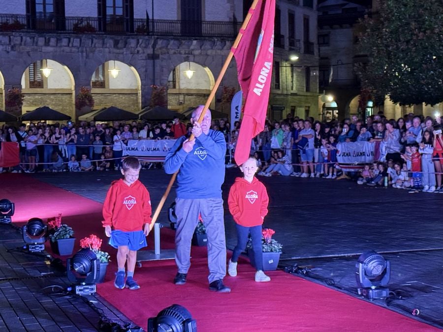 Oñati da la bienvenida a los txantxikis
