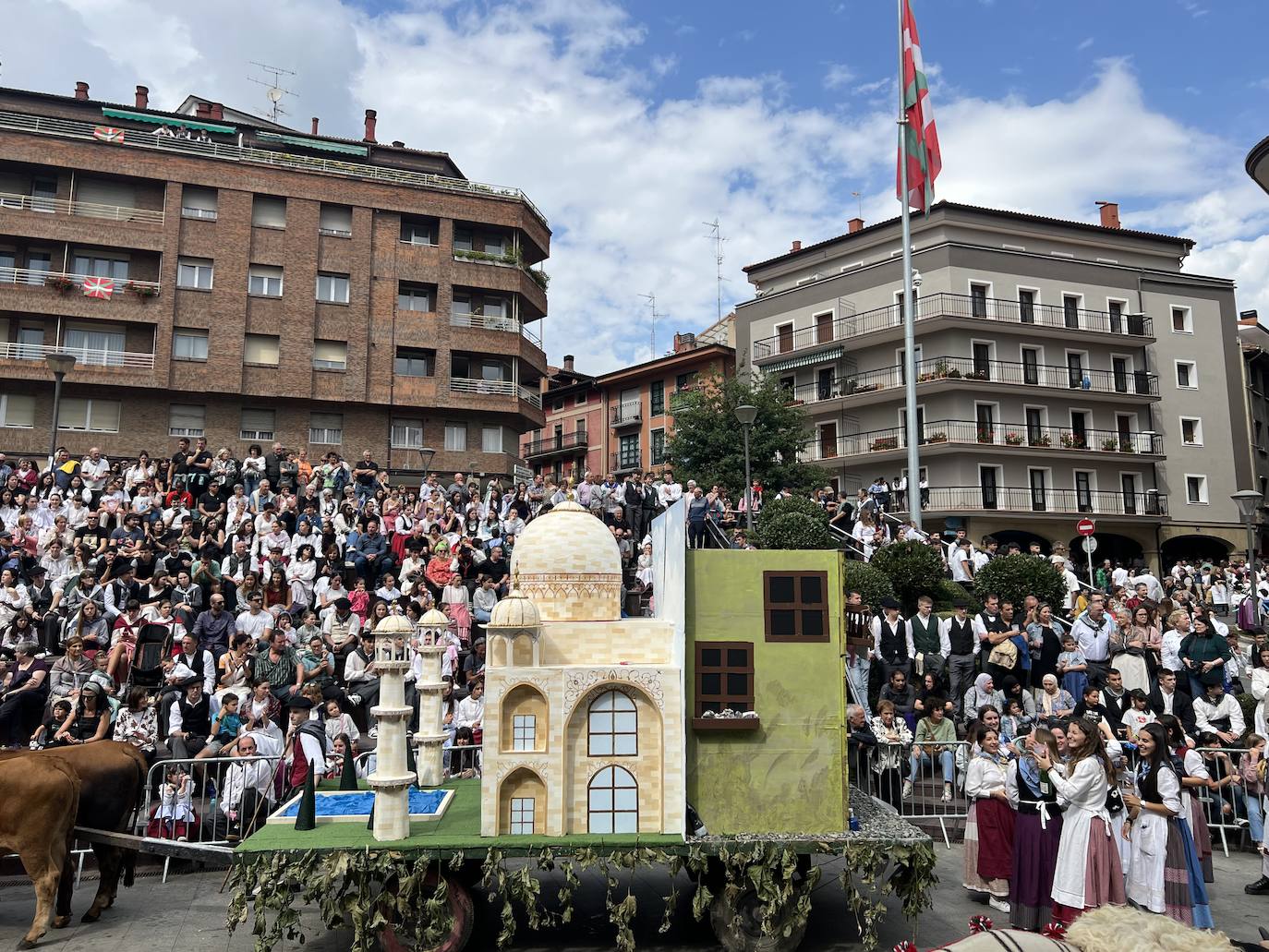 Desfile de carrozas en Urretxu