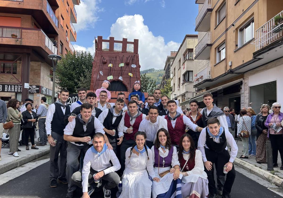 Desfile de carrozas en Urretxu