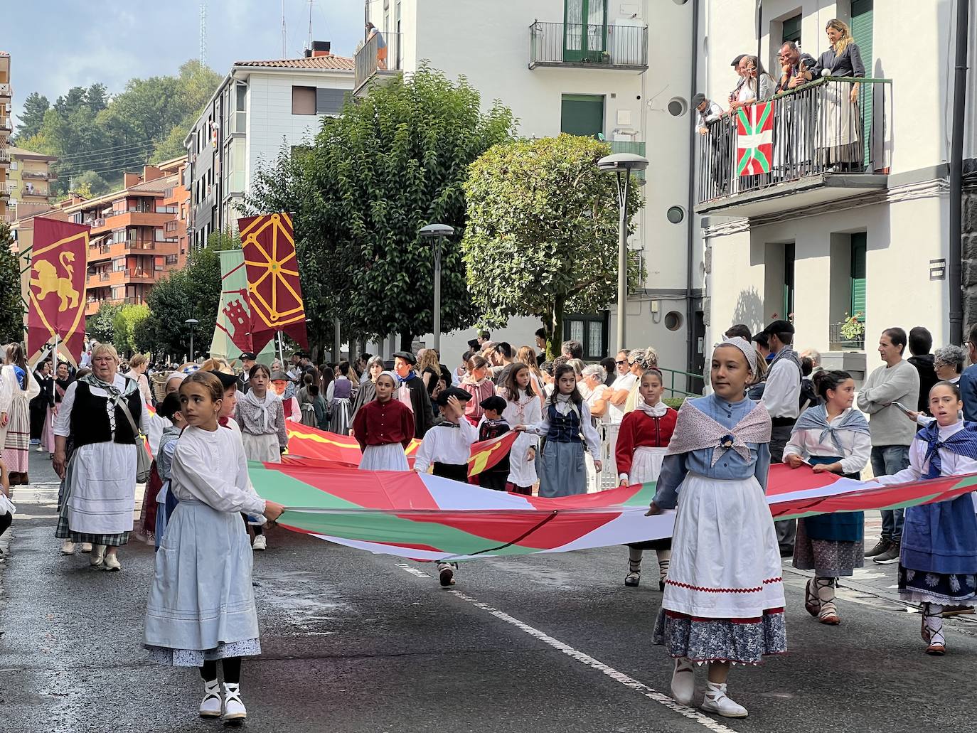 Desfile de carrozas en Urretxu