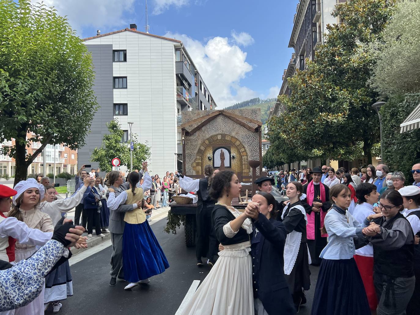 Desfile de carrozas en Urretxu