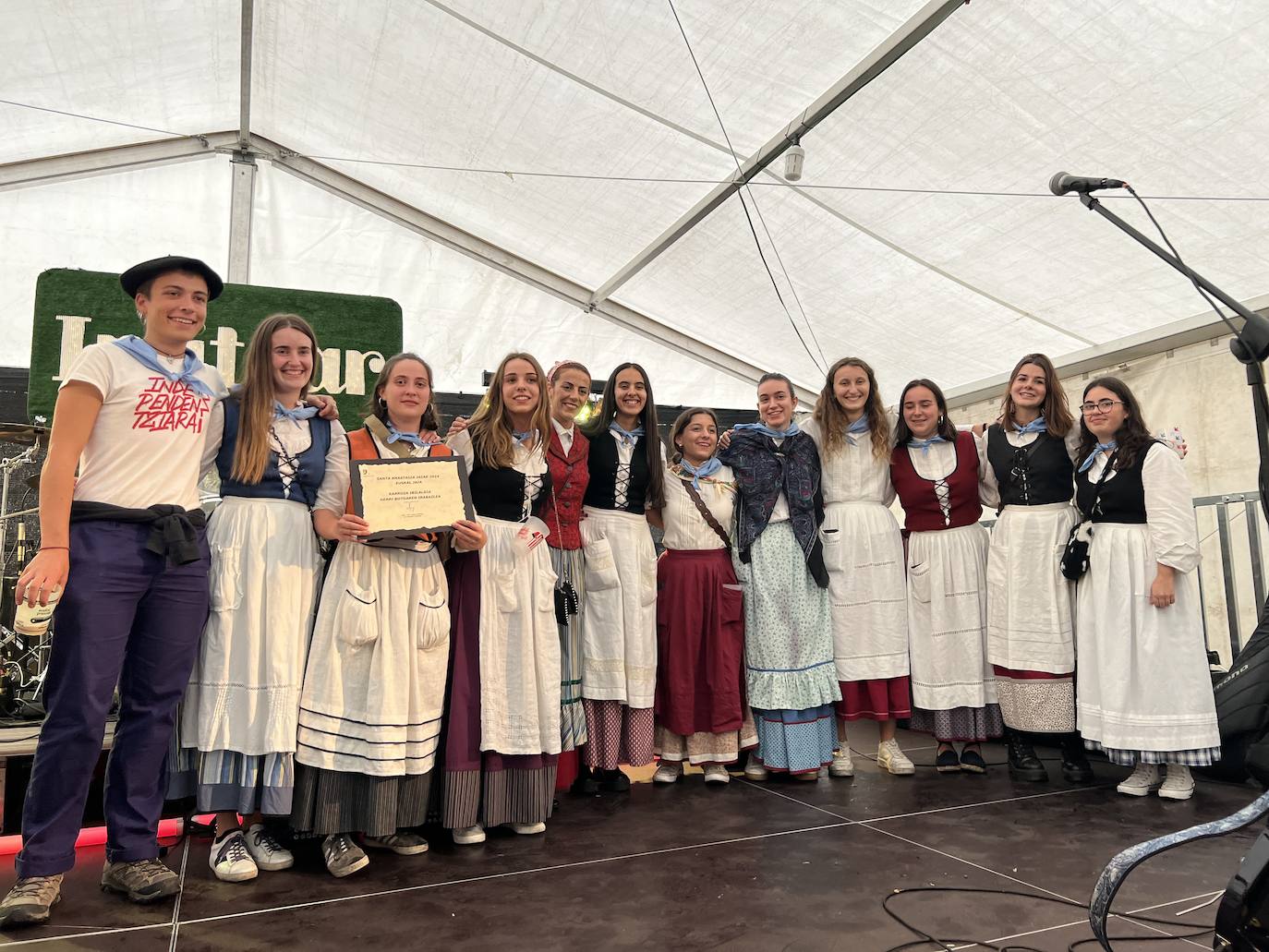 Desfile de carrozas en Urretxu