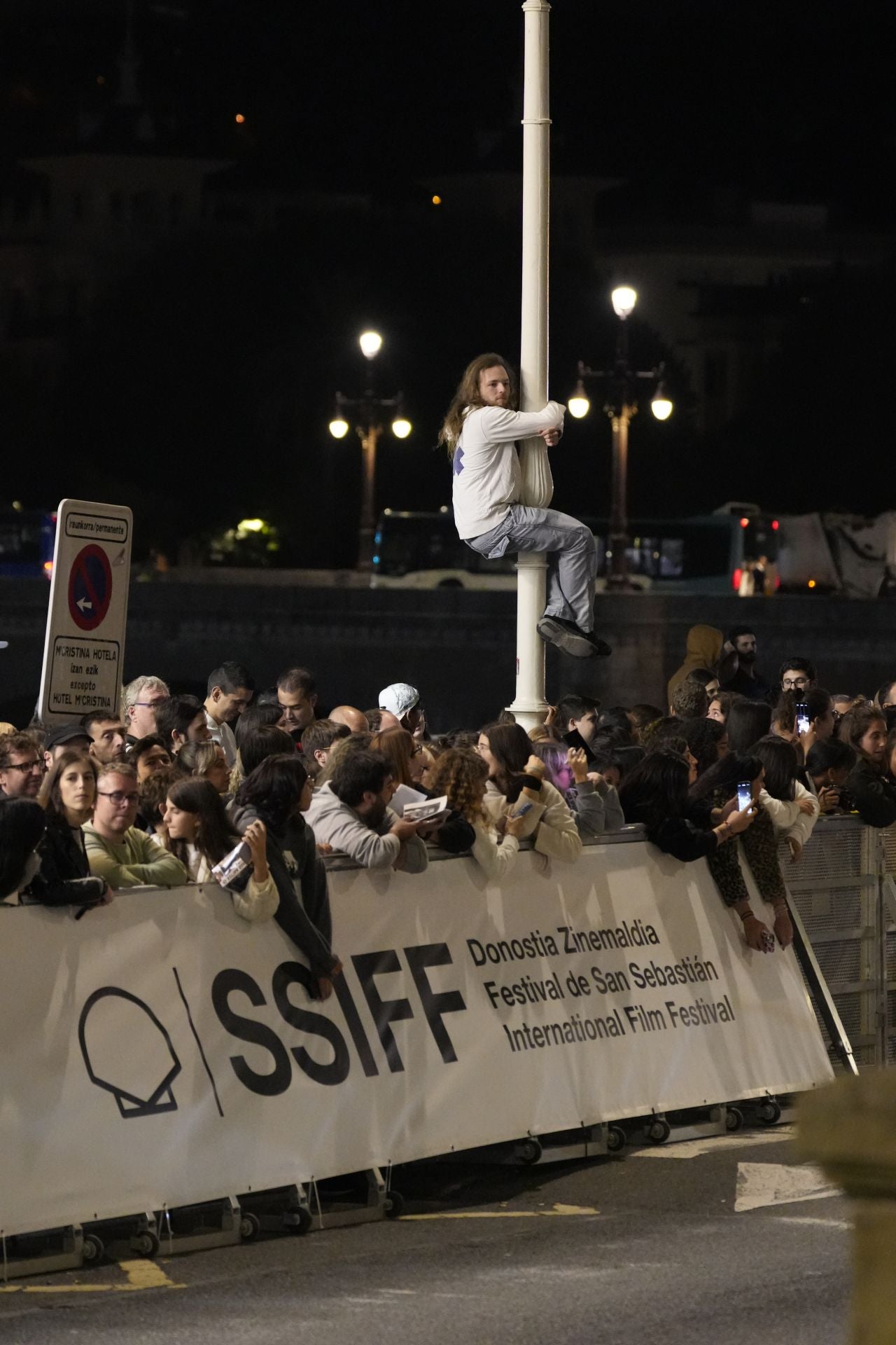 Johnny Depp causa furor a su llegada a Donostia