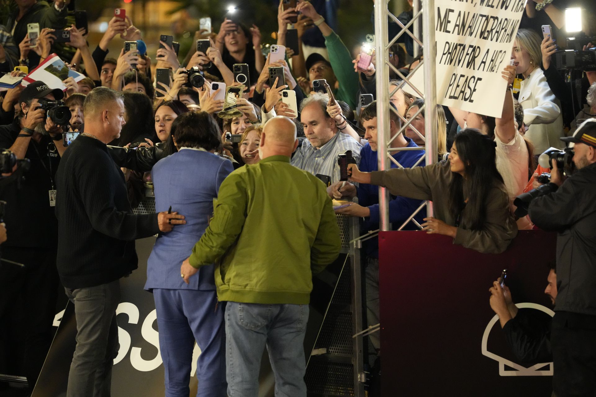 Johnny Depp causa furor a su llegada a Donostia