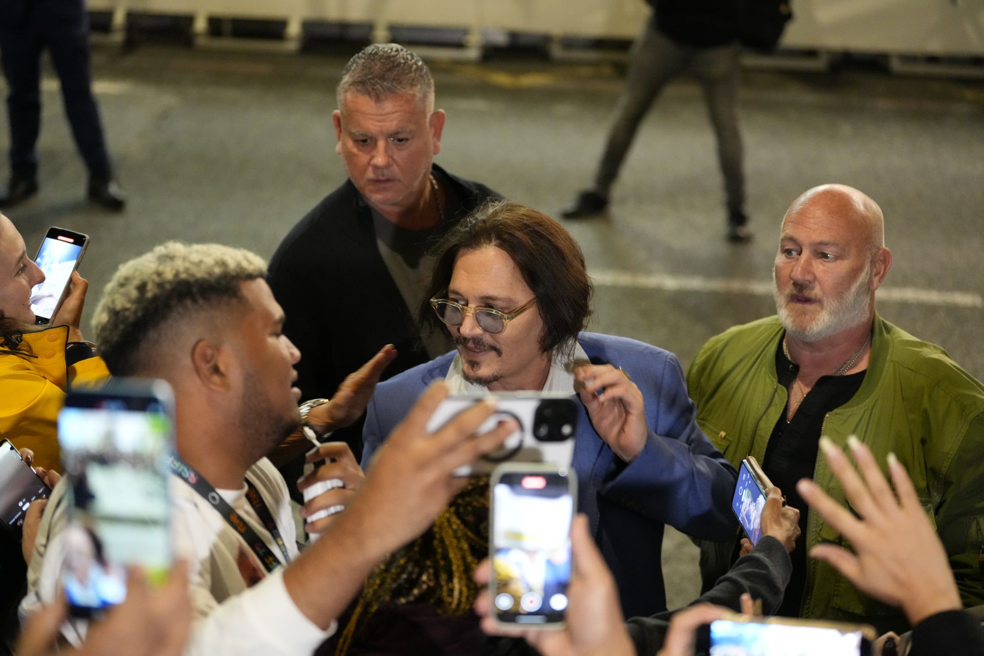 Johnny Depp causa furor a su llegada a Donostia