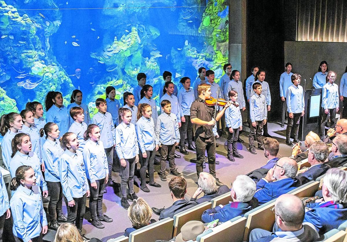 El Orfeoi Txiki actúa en un evento organizado en el Aquarium, en enero de 2020, antes de la pandemia.