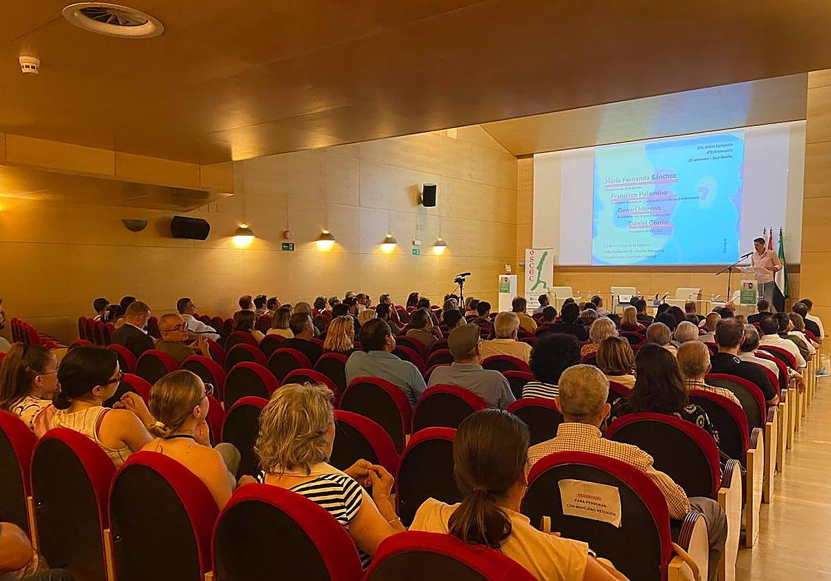 «Desagertzeko arrisku larrian dauden hizkuntzak dira, beraien lurretan ere ezezagutza handia jasaten dutenak»