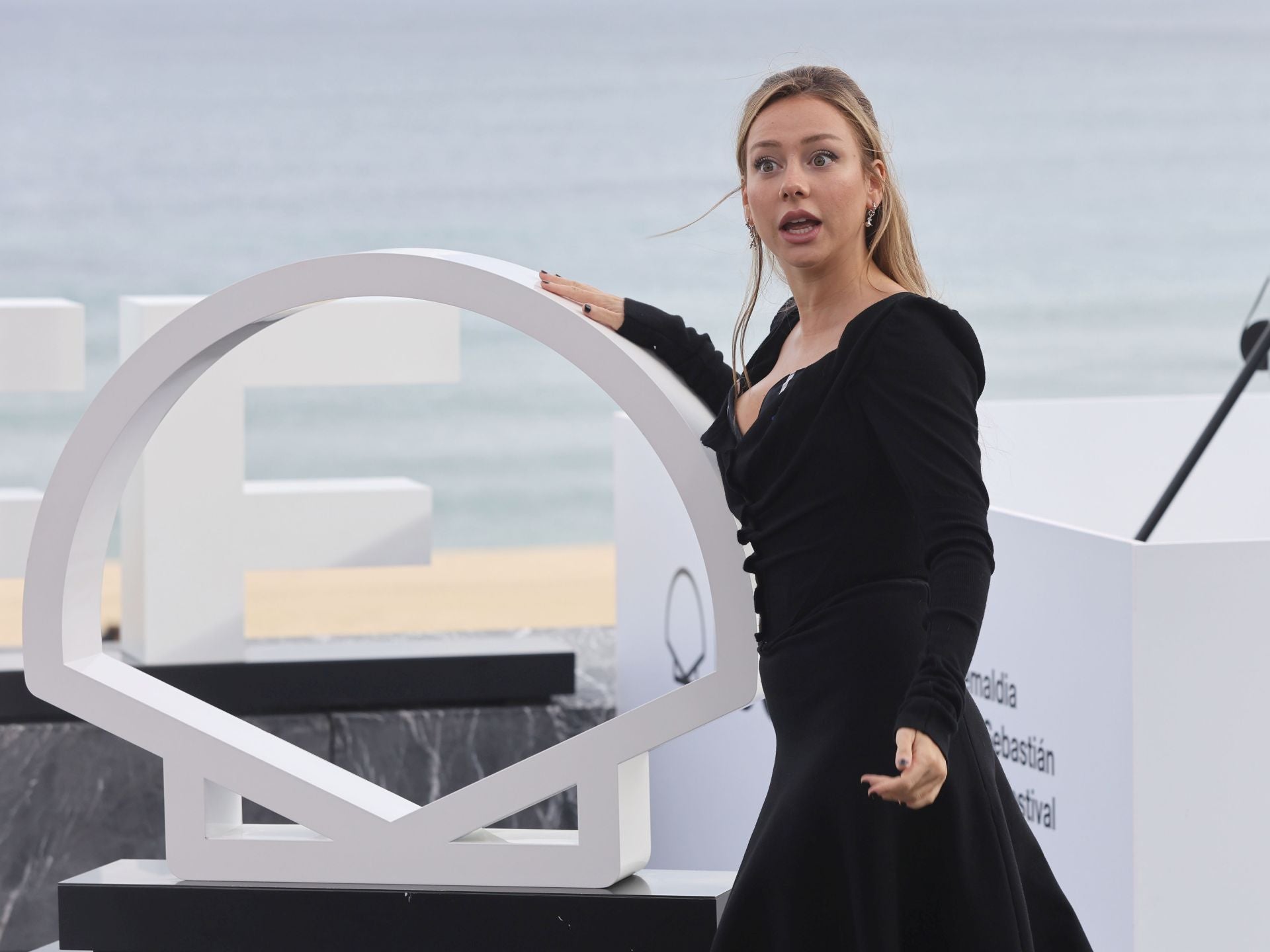 El look oscuro de Ester Expósito para presentar &#039;El Llanto&#039; en San Sebastián