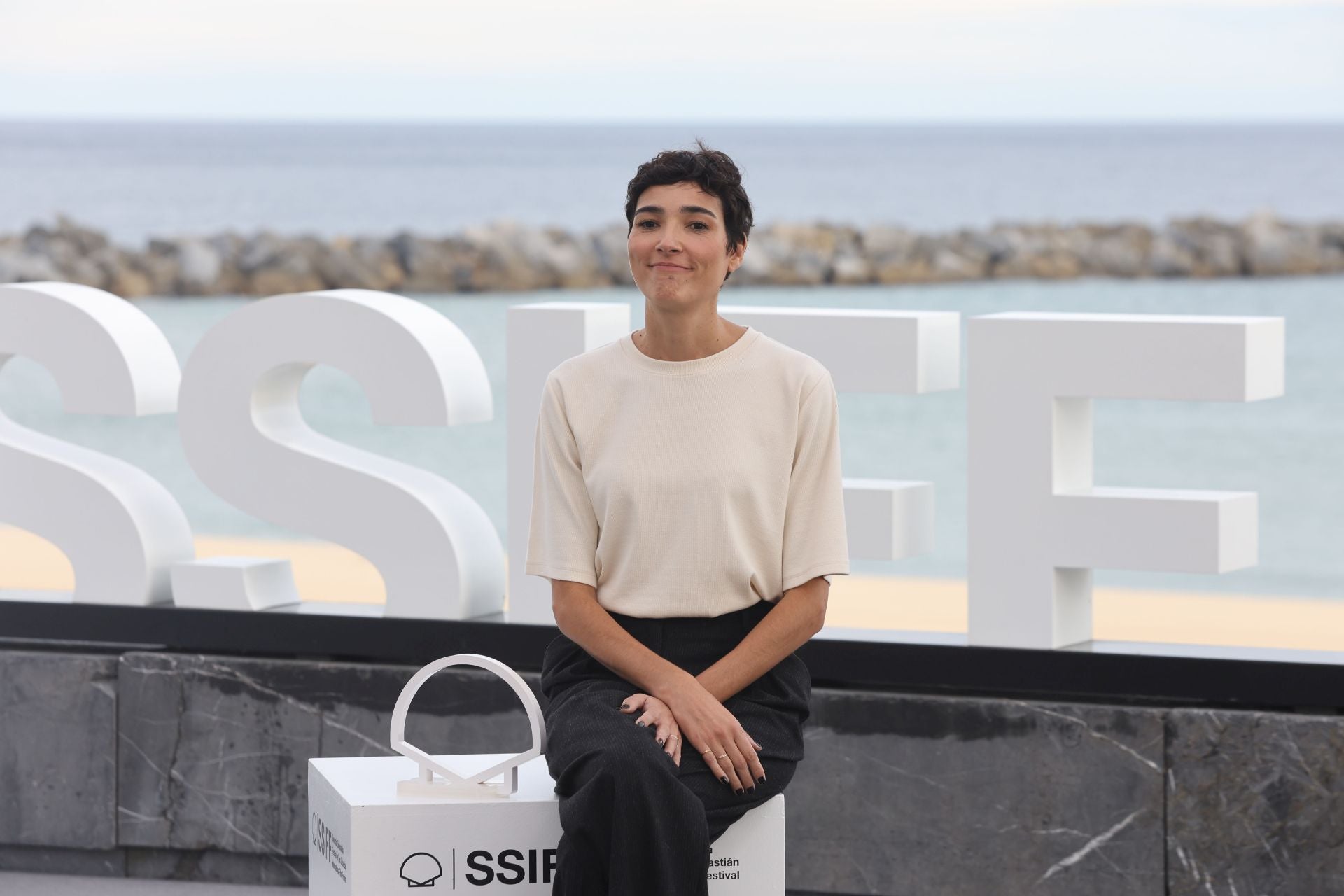 El look oscuro de Ester Expósito para presentar &#039;El Llanto&#039; en San Sebastián