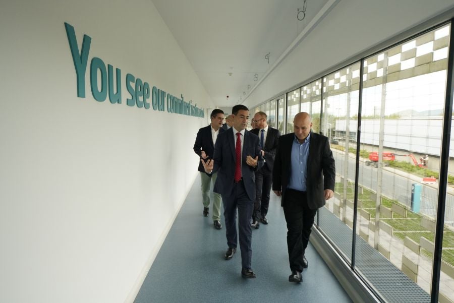 Visita del lehendakari a la empresa Viralgen