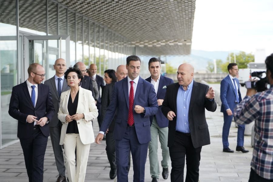 Visita del lehendakari a la empresa Viralgen