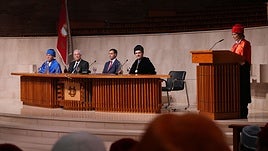 El rector, Juan José Etxeberria, y el lehendakari Imanol Pradales en el acto de oficial de apertura del curso 2024-2025 de la Universidad de Deusto.