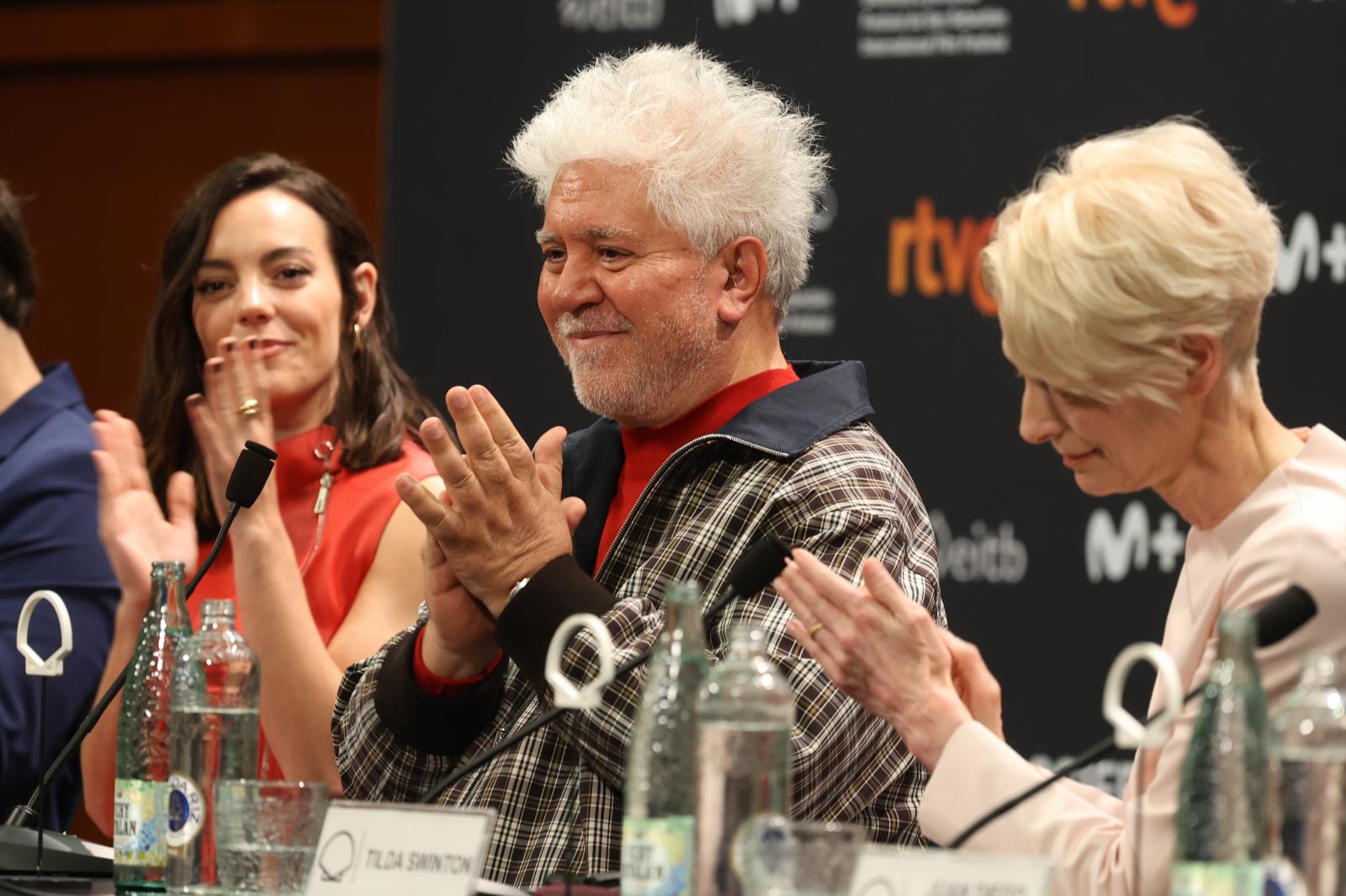 Almodóvar presenta en Donostia &#039;La habitación de al lado&#039;