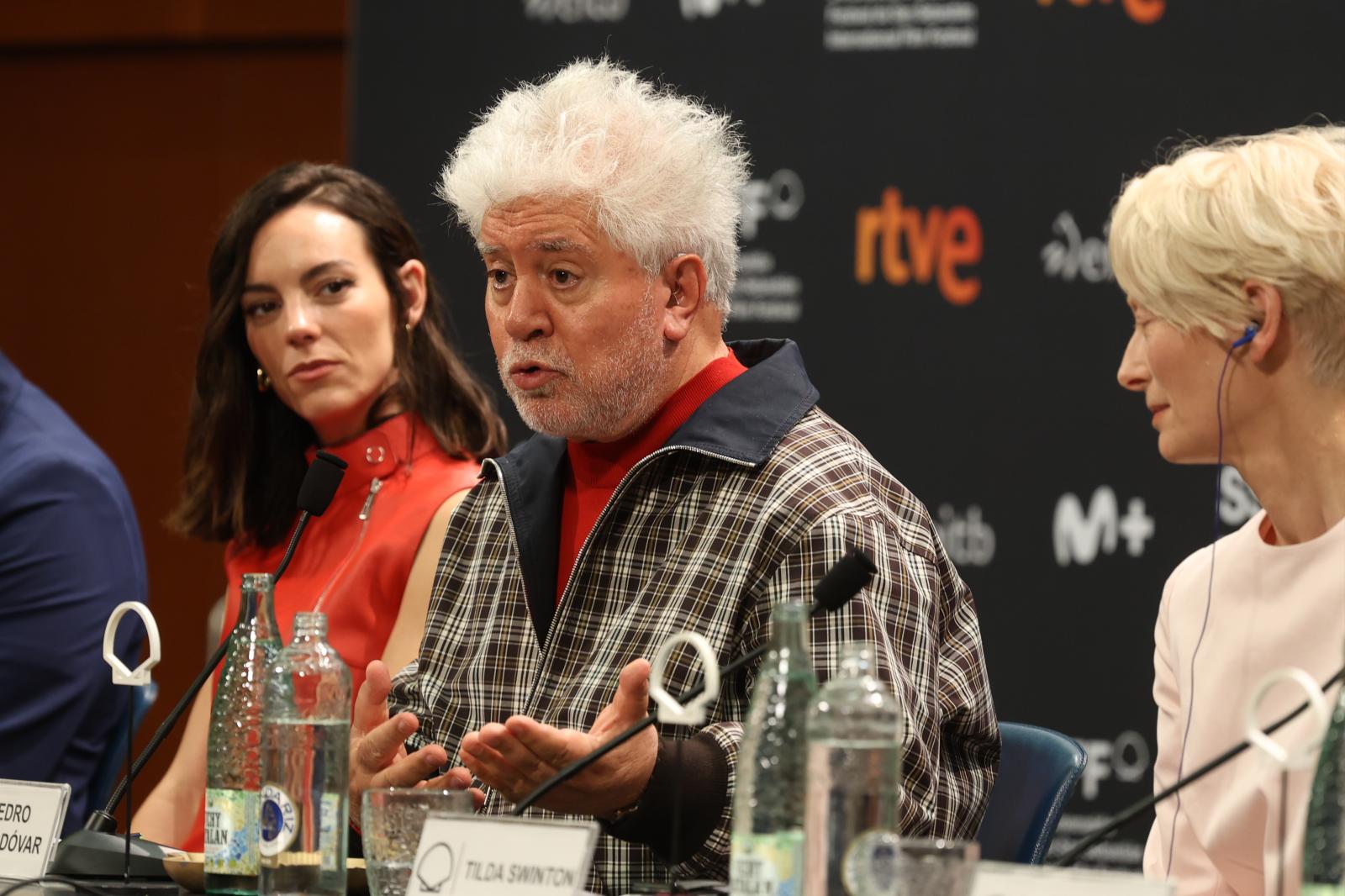 Almodóvar presenta en Donostia &#039;La habitación de al lado&#039;