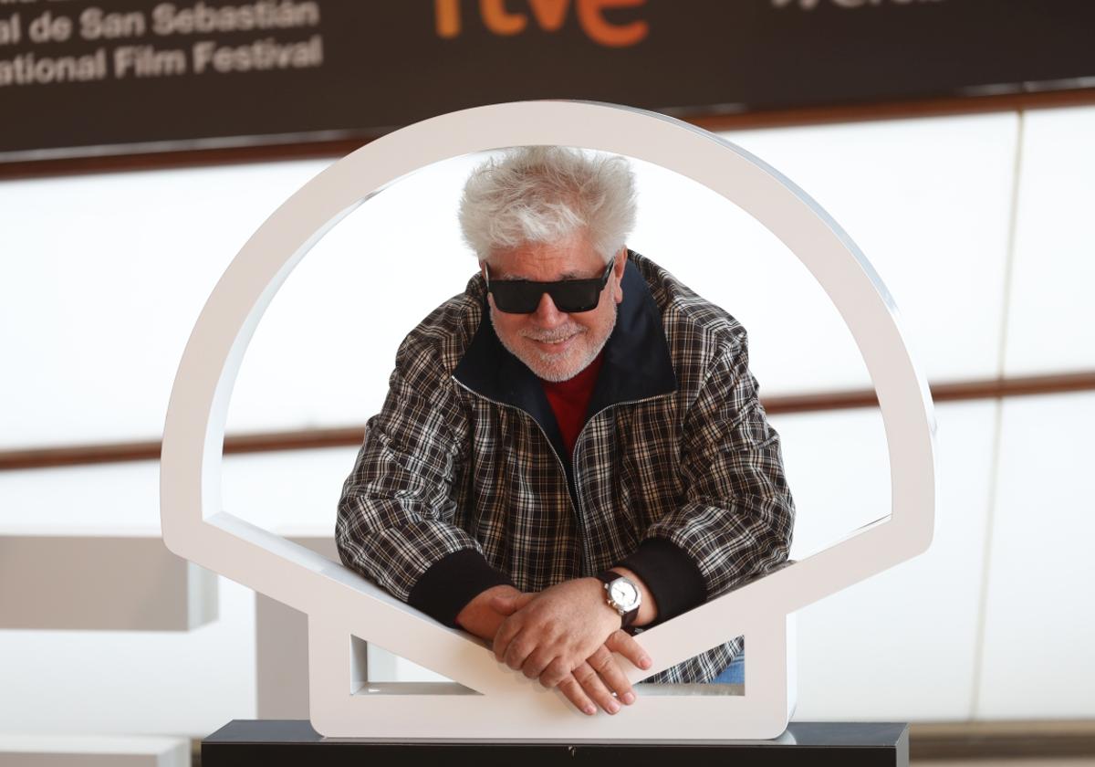 Almodóvar presenta en Donostia &#039;La habitación de al lado&#039;