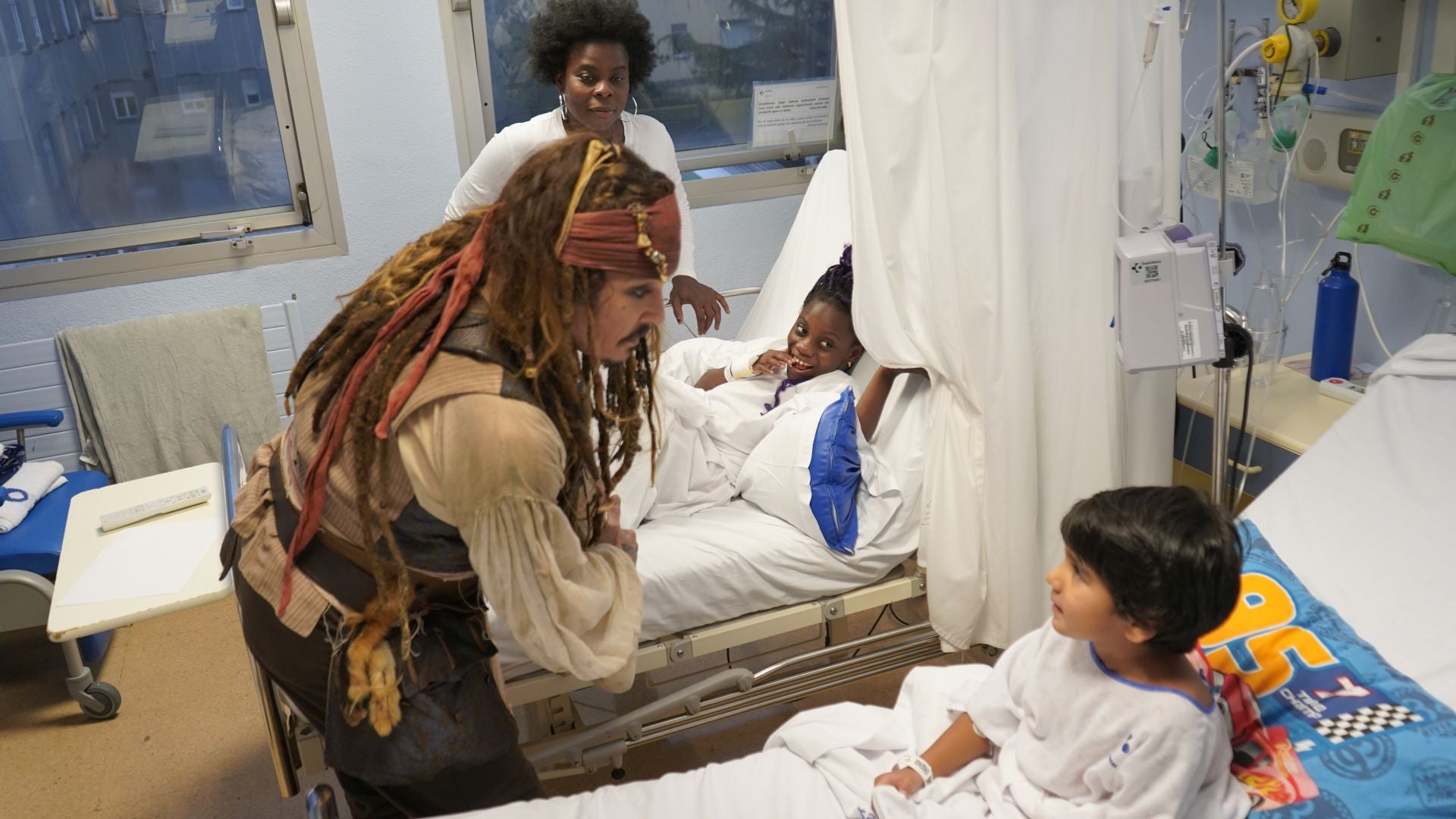 Las imágenes de Johnny Depp como Capitán Jack Sparrow en el Hospital de Donostia