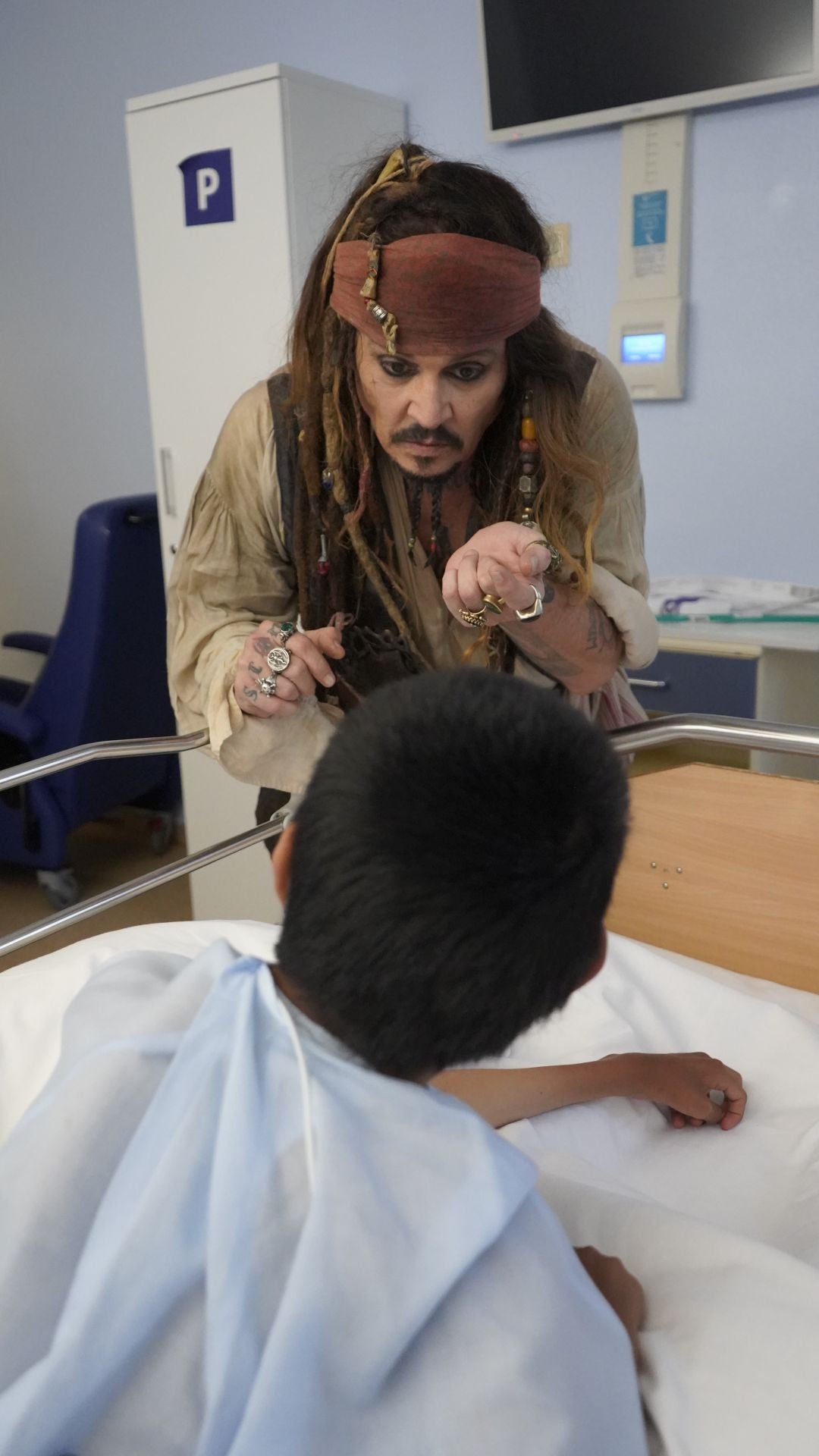 Las imágenes de Johnny Depp como Capitán Jack Sparrow en el Hospital de Donostia