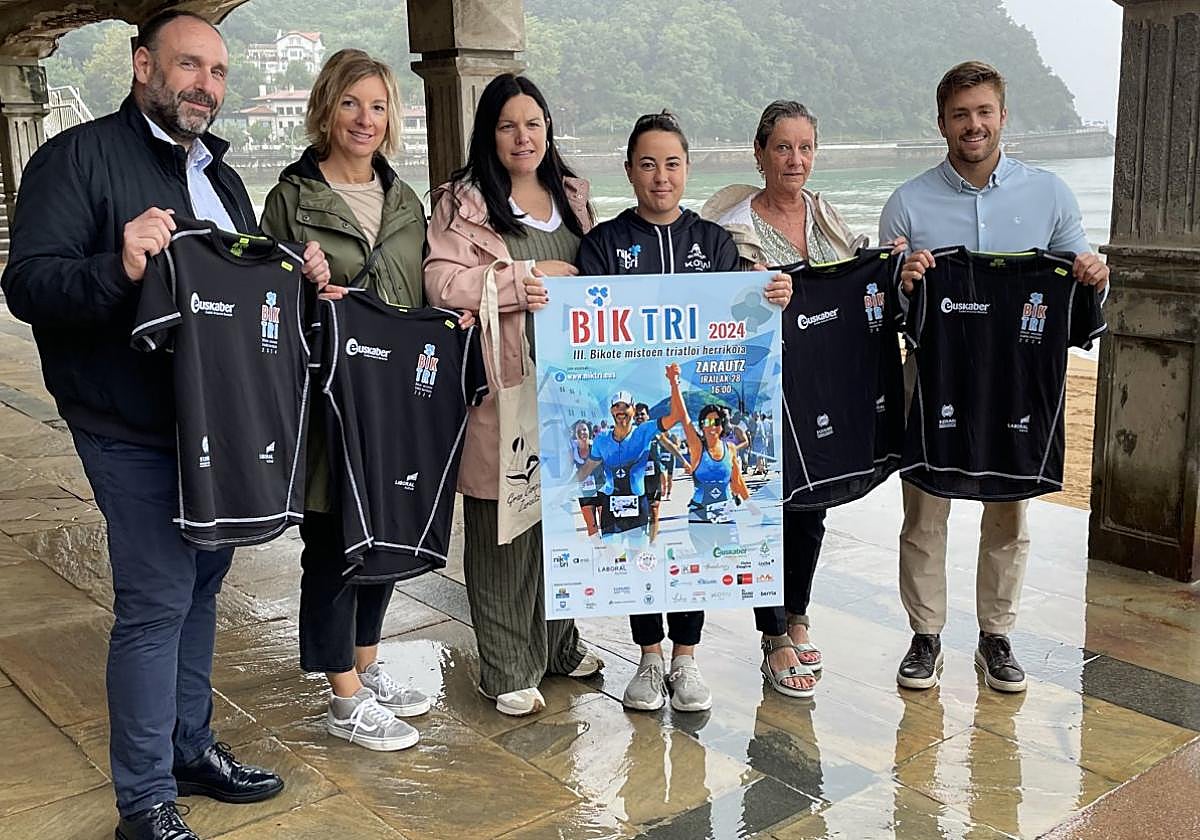 Jon Ander Alberdi, Karmele Segura, Irati Sesma, Ane Arozena, Arantxa Armendariz e Inaxio Illarramendi en la presentación.