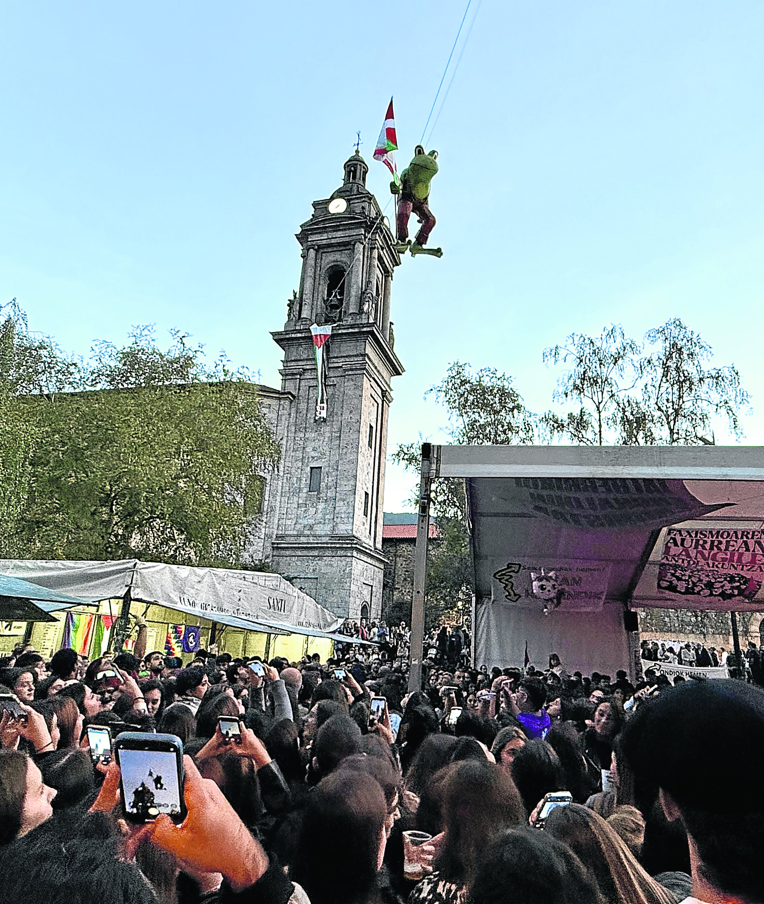 La bajada del txantxiku prendió la mecha festiva