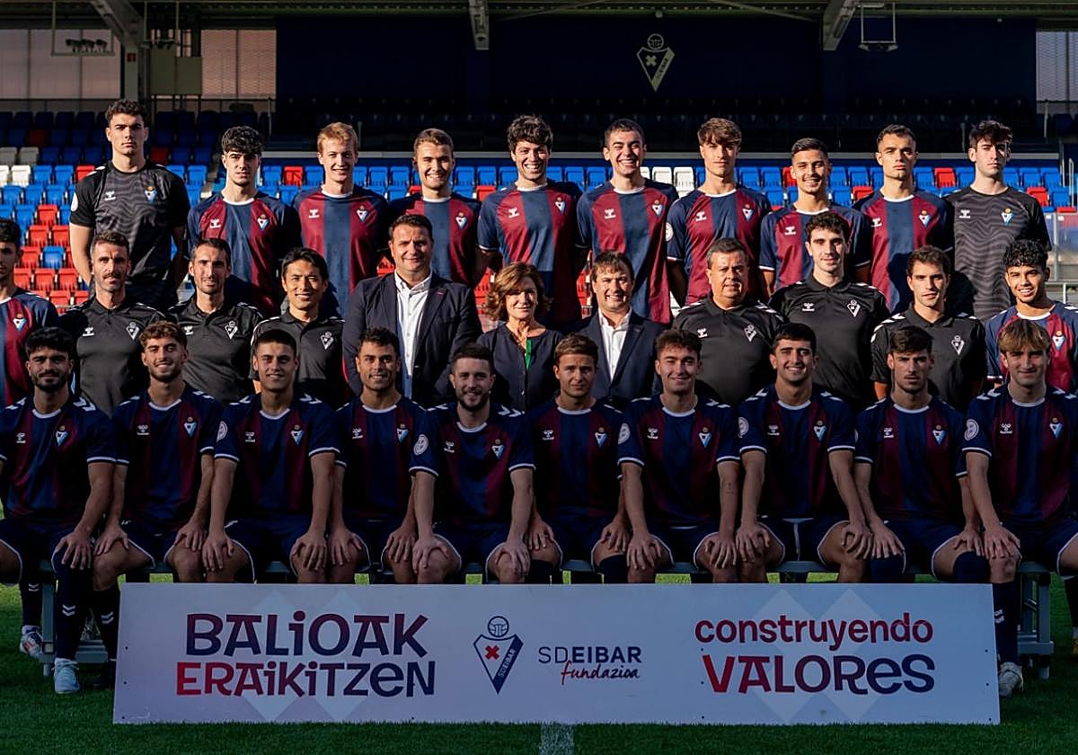 El segundo filial masculino, el Eibar C o Eibar Urko, logró ascender el curso pasado y peleará por mantenerse en Tercera RFEF. El entrenador es Atsushi Okazaki.