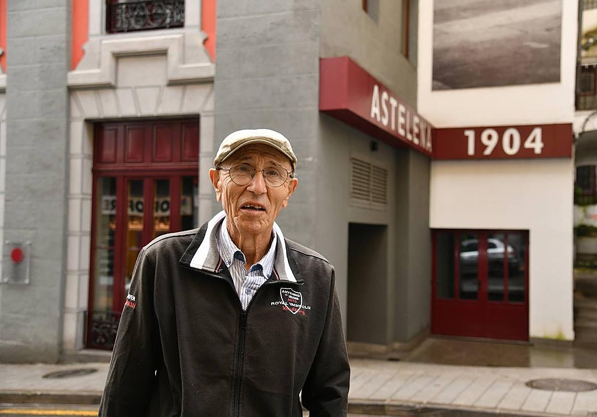 Félix Elkoroiribe, frente al Astelena de Eibar, donde se celebra el segundo encuentro de mayores.