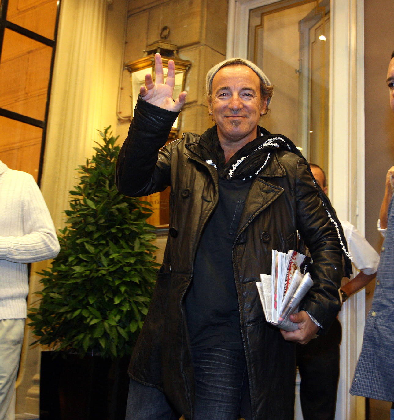 2008. Bruce Springsteen a las puertas del Hotel María Cristina, donde se aloja en sus visitas a la capital donostiarra