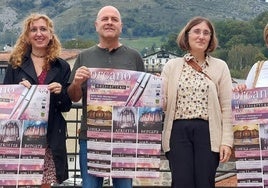 Organizadoras y representantes municipales durante la presentación de ayer en el consistorio azpeitiarra.