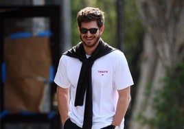 Andrew Garfield, con la camiseta 'Txuleta' de Pukas.