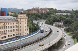 Viaducto de la GI-20 a su paso por el barrio donostiarra de Loiola. Borja Luna