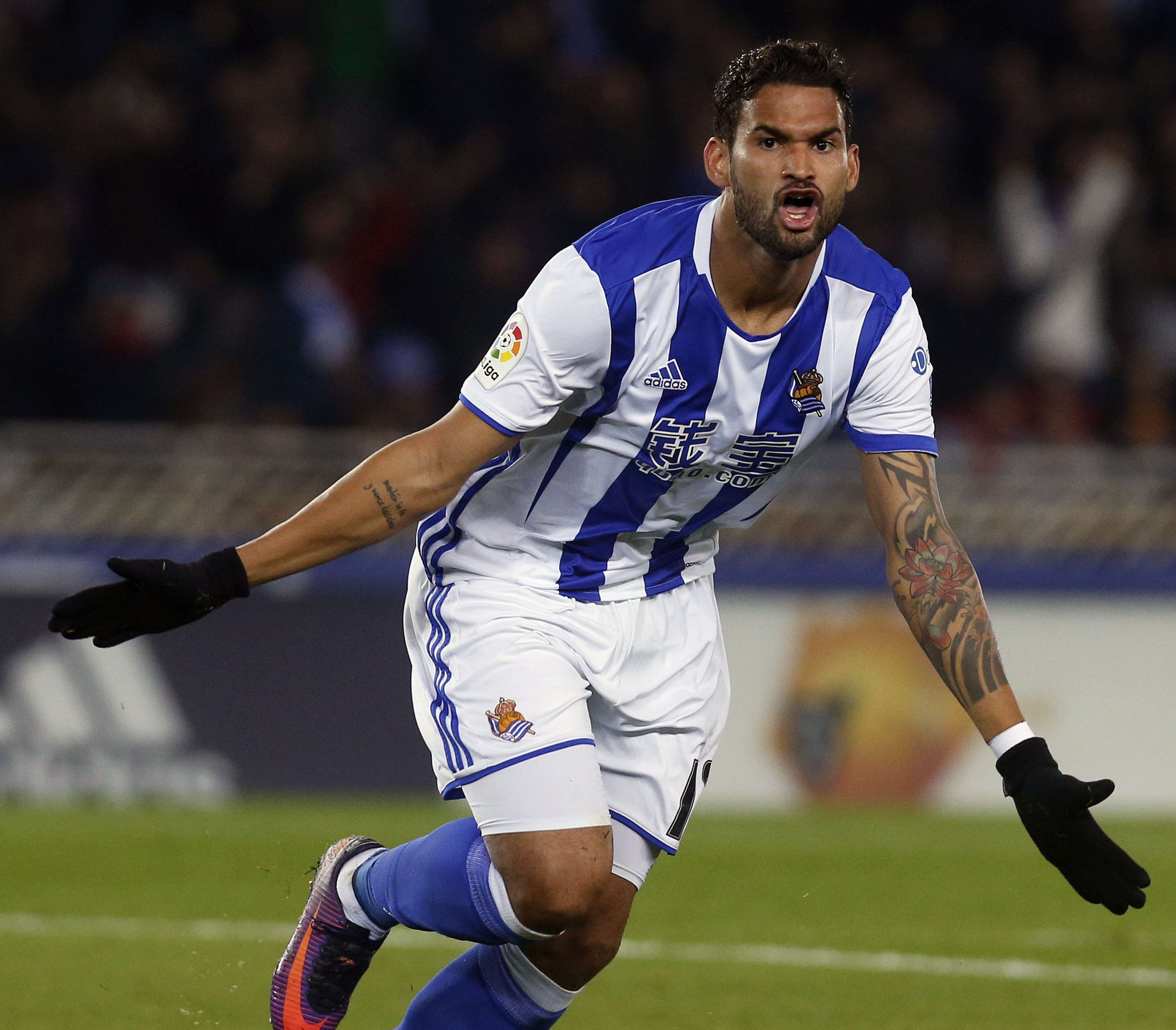 Willian José celebra un gol con la Real Sociedad